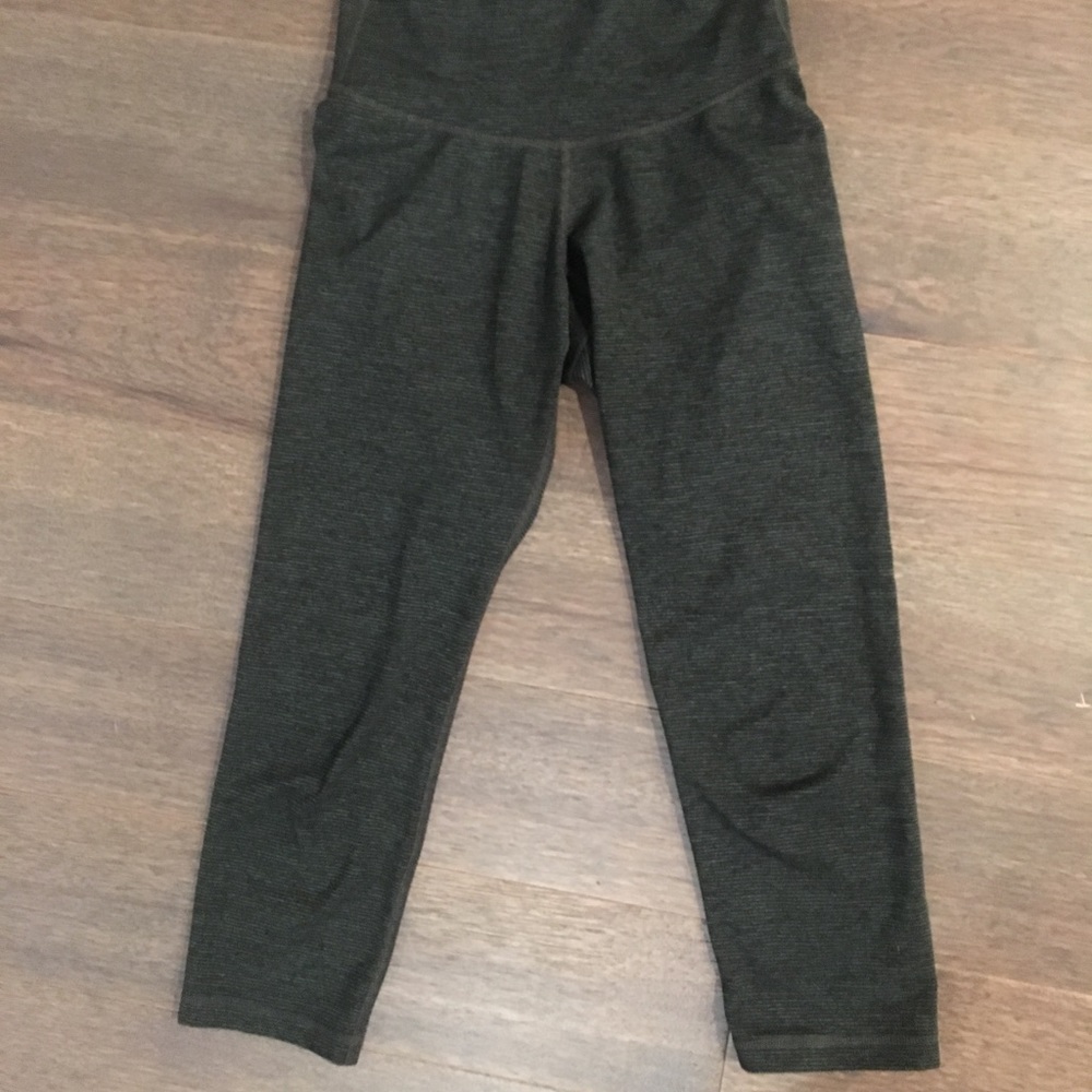 Old navy active go dry crop leggings!
